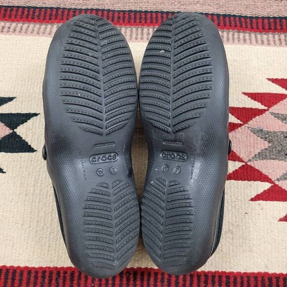 Crocs Wrapped Clogs Sz 7 Black Suede Slip On Mule Shoes Comfort Warm 10971 - Picture 7 of 9